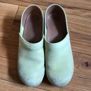 Women’s Dansko light spring green clogs size 39